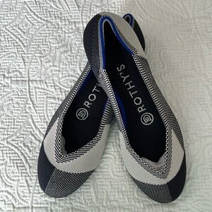 Rothy’s round toe in captor black